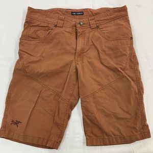 Arc’teryx short rusty